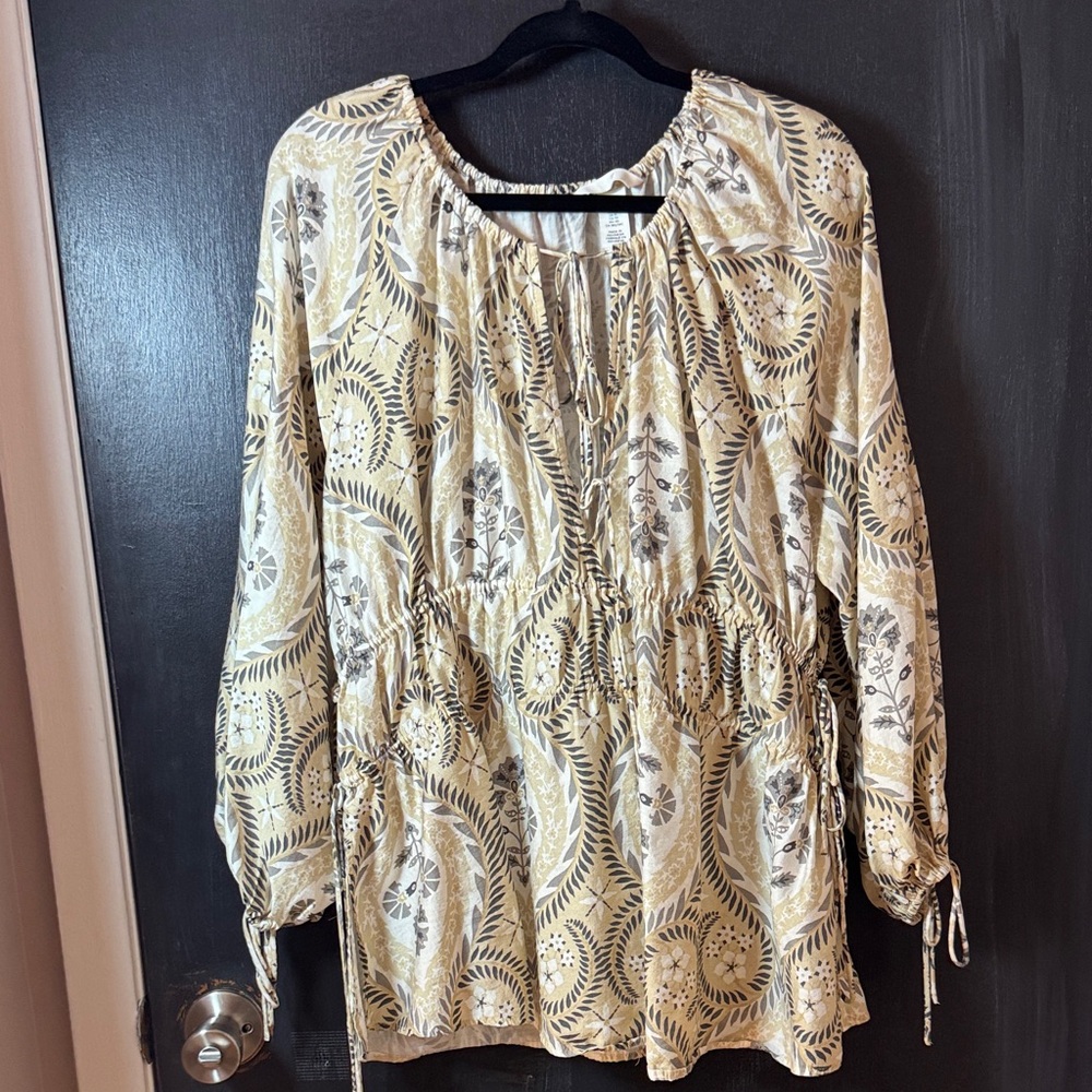 H&M Cream and Gray Patterned Blouse
